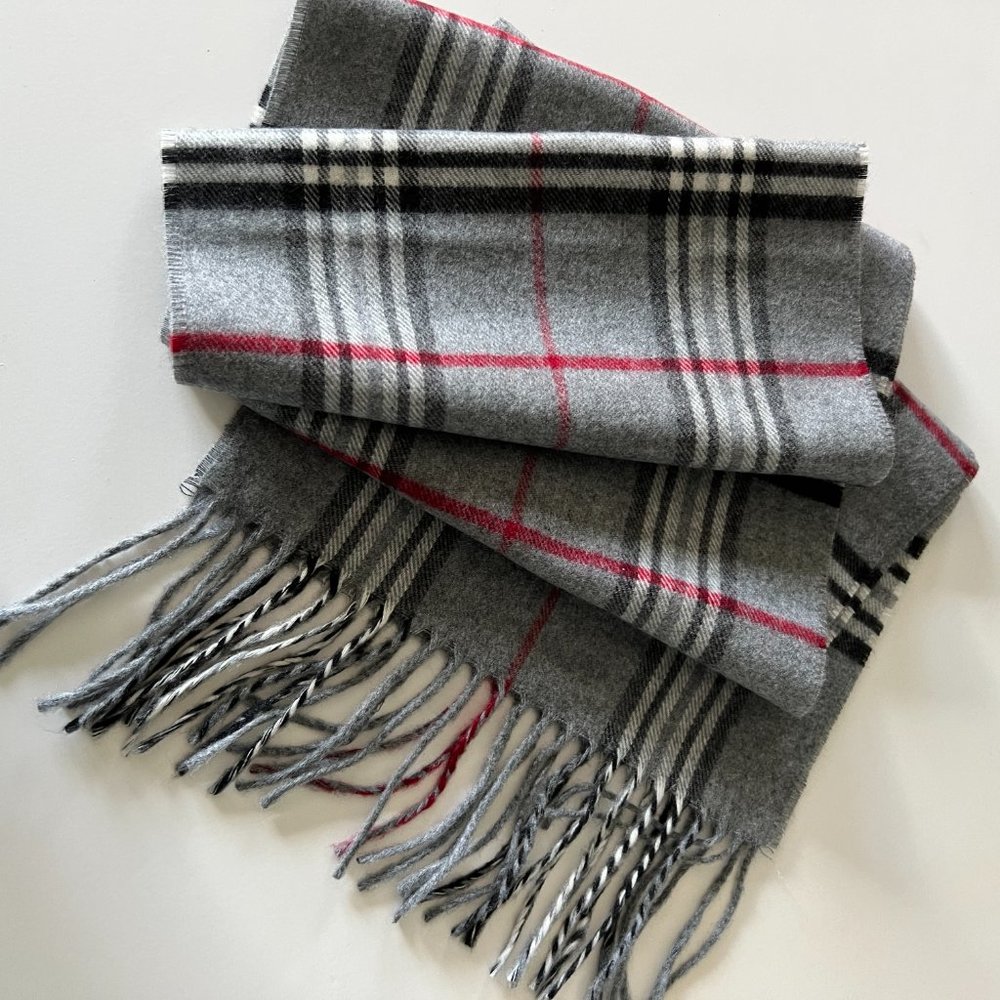 V.FRAAS Scarf with 3" Fringe NWOT